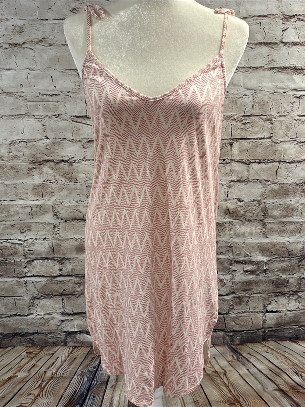 H&M Pink Chevron Lightweight Dress